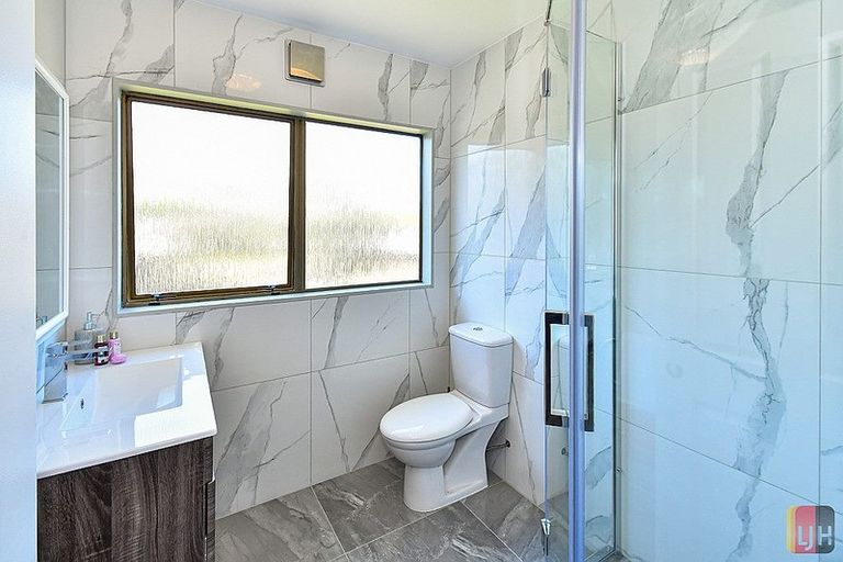 Photo of property in 74 Walter Strevens Drive, Conifer Grove, Takanini, 2112