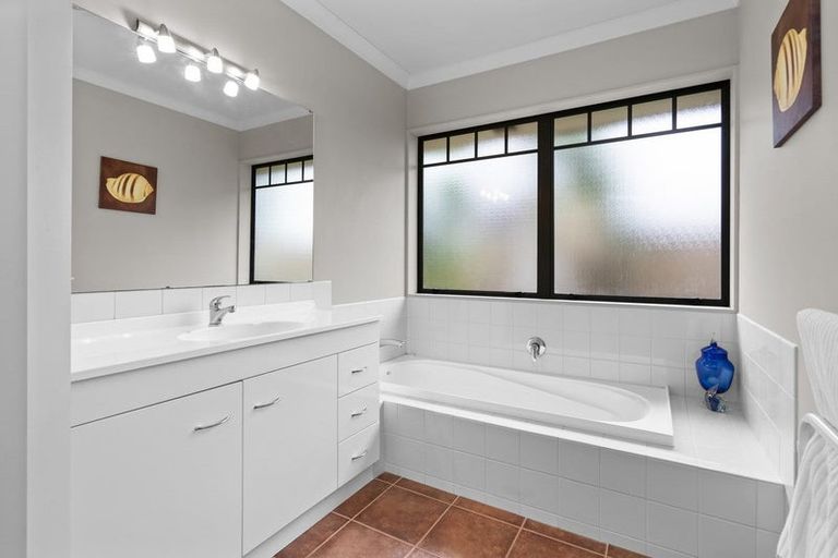 Photo of property in 24 Oaklands Drive, Cambridge, 3434