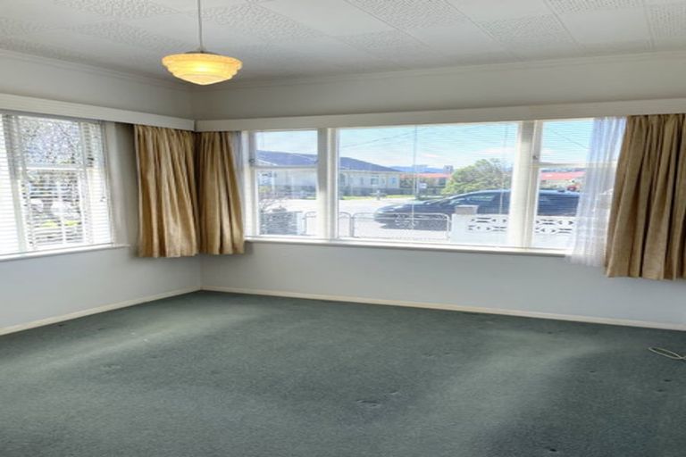 Photo of property in 100 Yule Street, Lyall Bay, Wellington, 6022