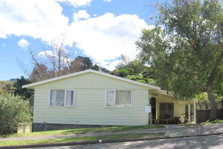 Photo of property in 38 Speargrass Grove, Timberlea, Upper Hutt, 5018