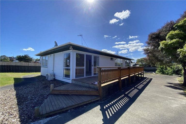 Photo of property in 41 Bodi Place, Te Atatu South, Auckland, 0610