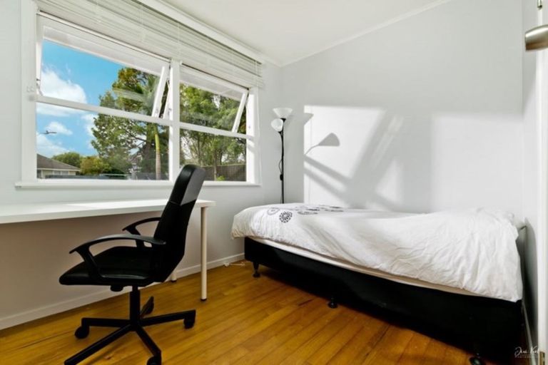 Photo of property in 10 Thomas Rea Place, Te Atatu South, Auckland, 0610