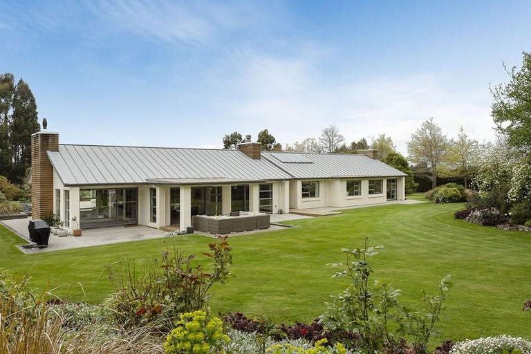 Photo of property in 32 Tirohanga Road, North Taieri, Mosgiel, 9092