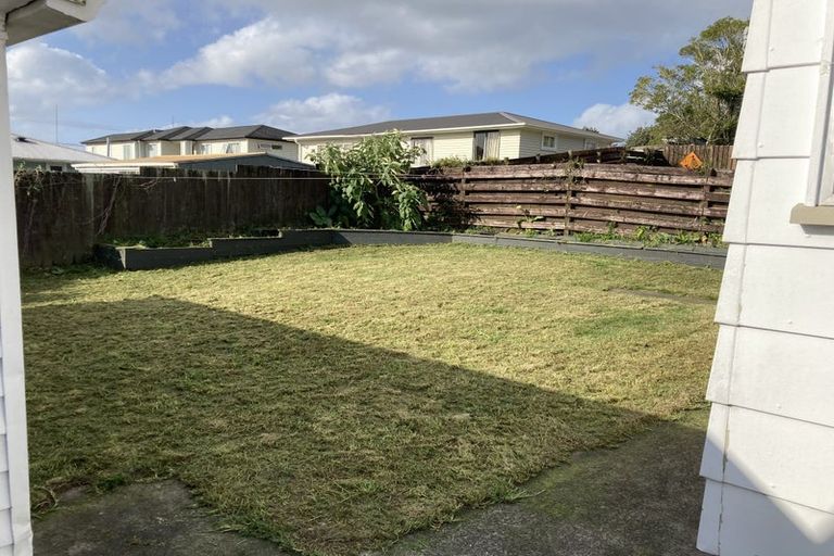 Photo of property in 40 Larissa Avenue, Henderson, Auckland, 0610