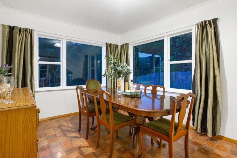 Photo of property in 35 Saint Johns Terrace, Tawa, Wellington, 5028