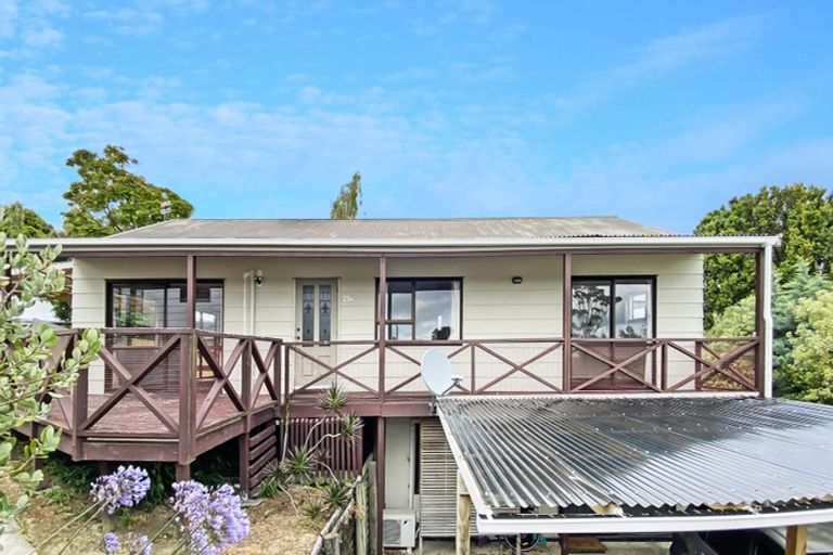 Photo of property in 1/23 Flaunty Place, West Harbour, Auckland, 0618