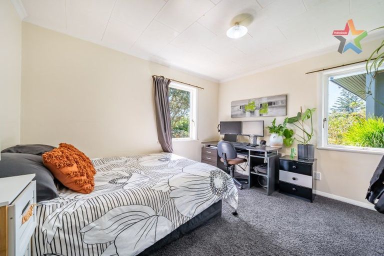 Photo of property in 27 Foster Crescent, Belmont, Lower Hutt, 5010