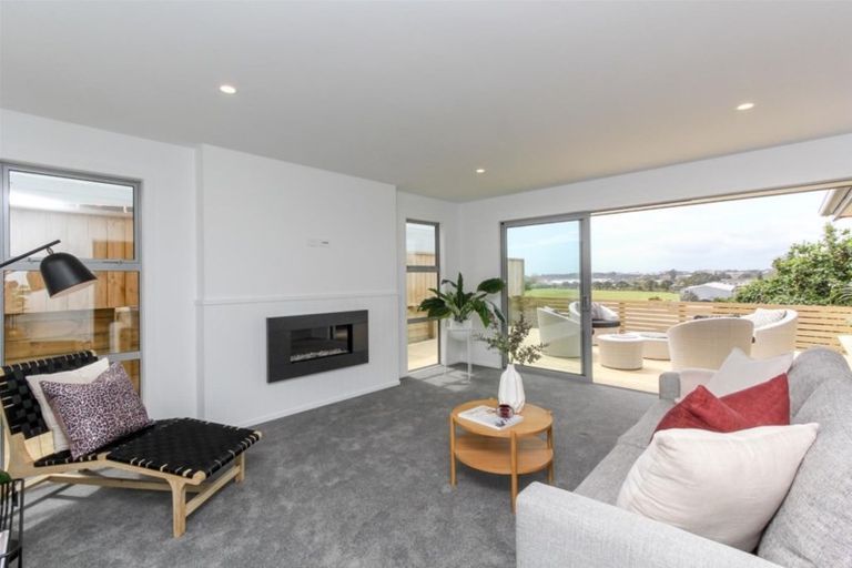 Photo of property in 55b Paynters Avenue, Strandon, New Plymouth, 4312