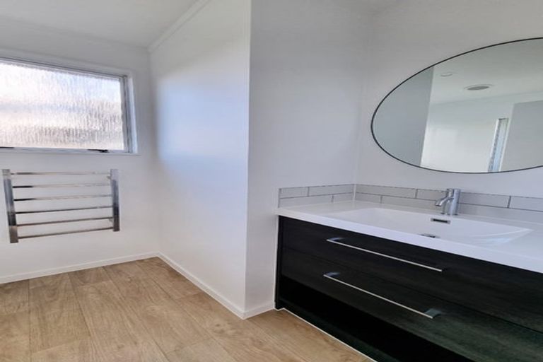 Photo of property in 31 Edwin Freeman Place, Ranui, Auckland, 0612