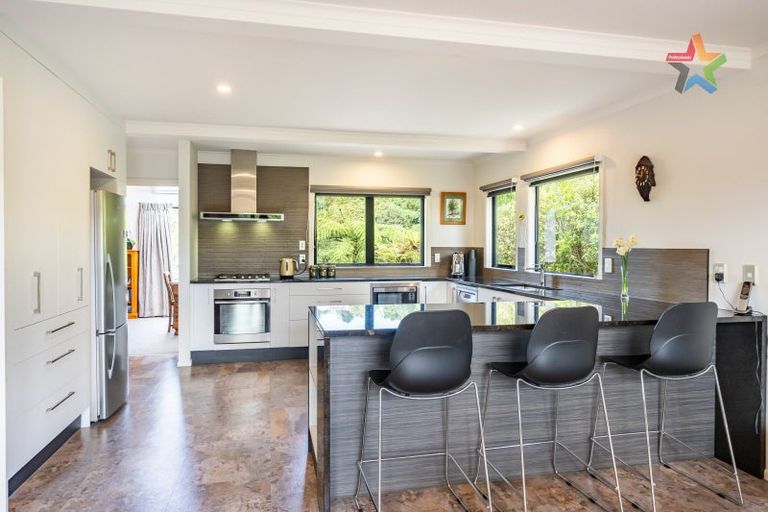 Photo of property in 3 George Gee Drive, Korokoro, Lower Hutt, 5012