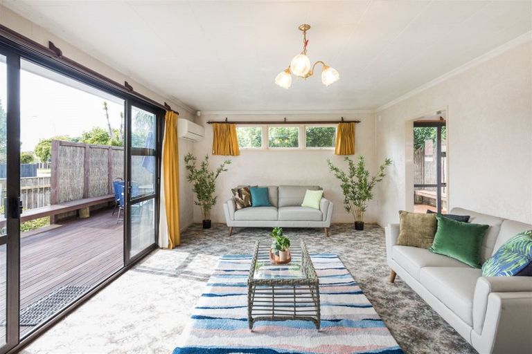 Photo of property in 1 Charwell Place, Highbury, Palmerston North, 4412