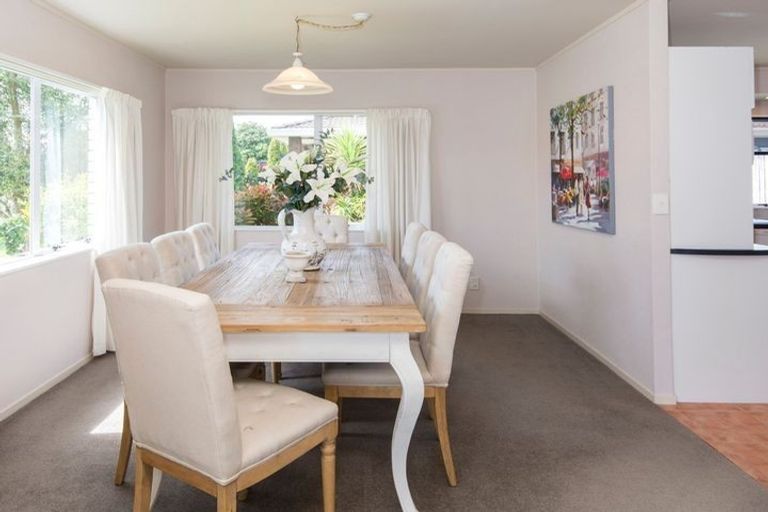 Photo of property in 10 West Fairway, Golflands, Auckland, 2013