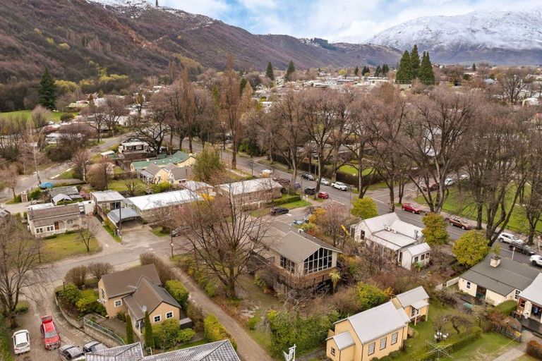 Photo of property in 6 Merioneth Street, Arrowtown, 9302