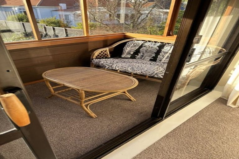 Photo of property in 2/136 Karori Road, Karori, Wellington, 6012