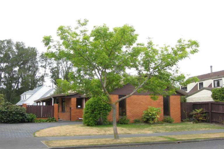 Photo of property in 64 Anglesea Avenue, Parklands, Christchurch, 8083