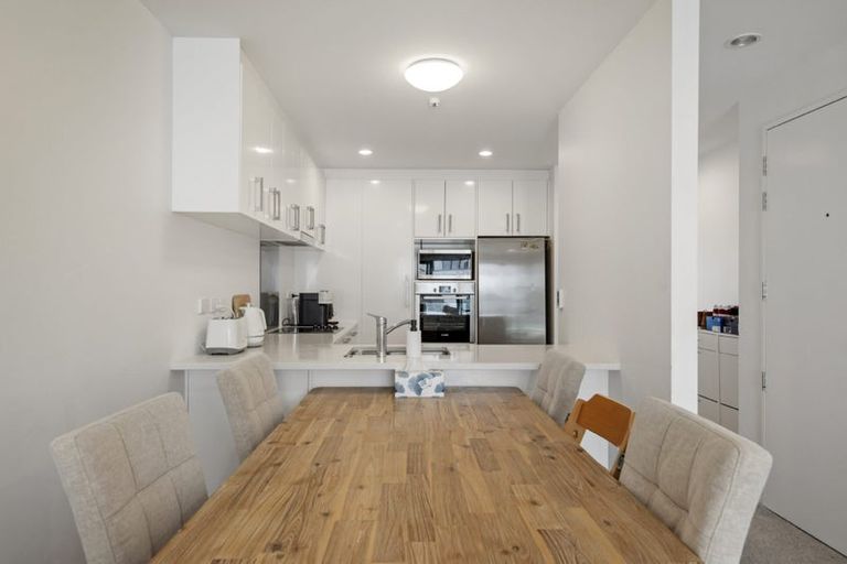 Photo of property in Apollo Apartments, 201/46 Rosedale Road, Rosedale, Auckland, 0632