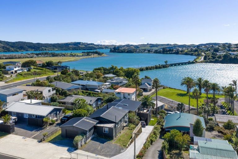 Photo of property in 6 Opotoru Road, Raglan, 3225