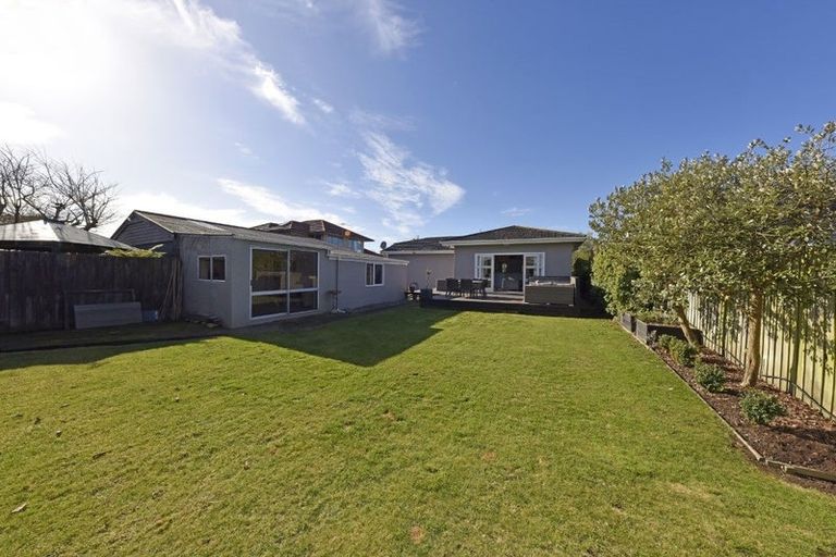 Photo of property in 37 Searells Road, Strowan, Christchurch, 8052