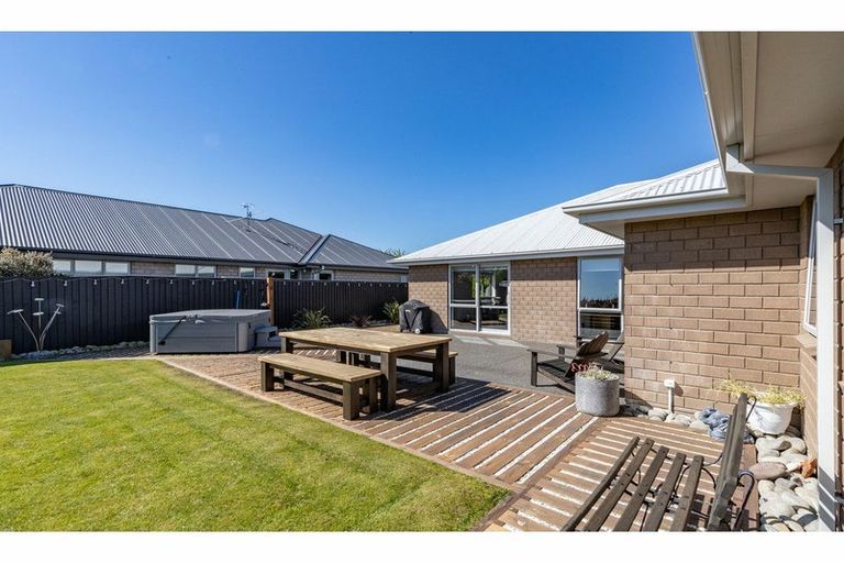 Photo of property in 25 Lancewood Way, Rangiora, 7400