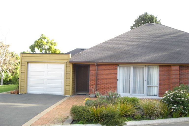 Photo of property in 10 Futuna Close, Karori, Wellington, 6012