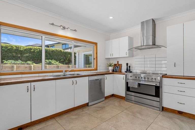 Photo of property in 32 Ballintoy Park Drive, Welcome Bay, Tauranga, 3175