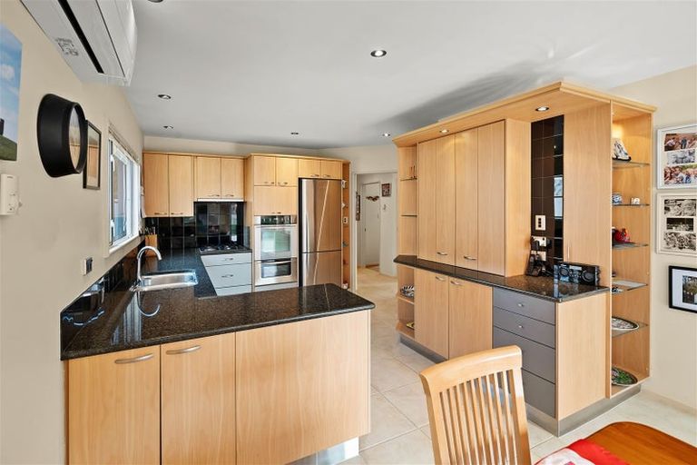 Photo of property in 12 Chateau Drive, Burnside, Christchurch, 8053