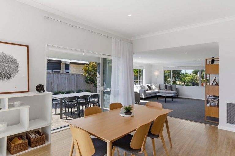 Photo of property in 11 Taranui Way, Paraparaumu Beach, Paraparaumu, 5032