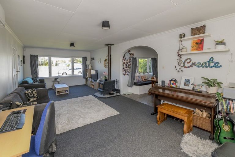 Photo of property in 15 Mahoe Street, Otaki Beach, Otaki, 5512