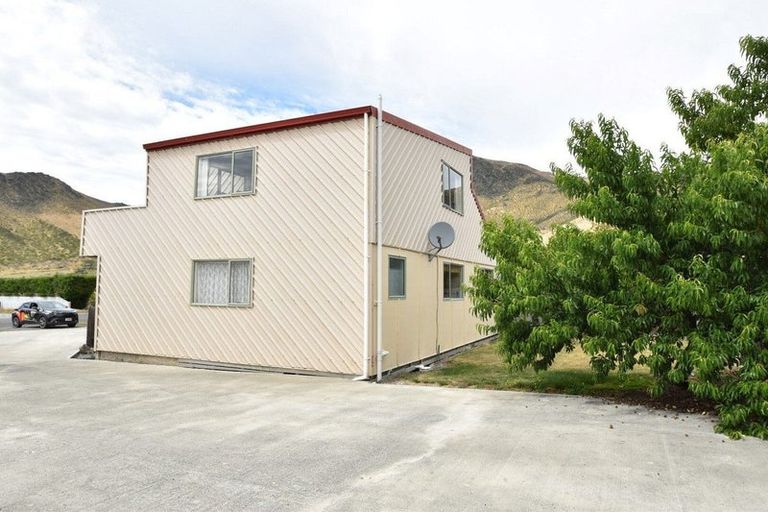 Photo of property in 12a Ahuriri Drive, Omarama, 9412