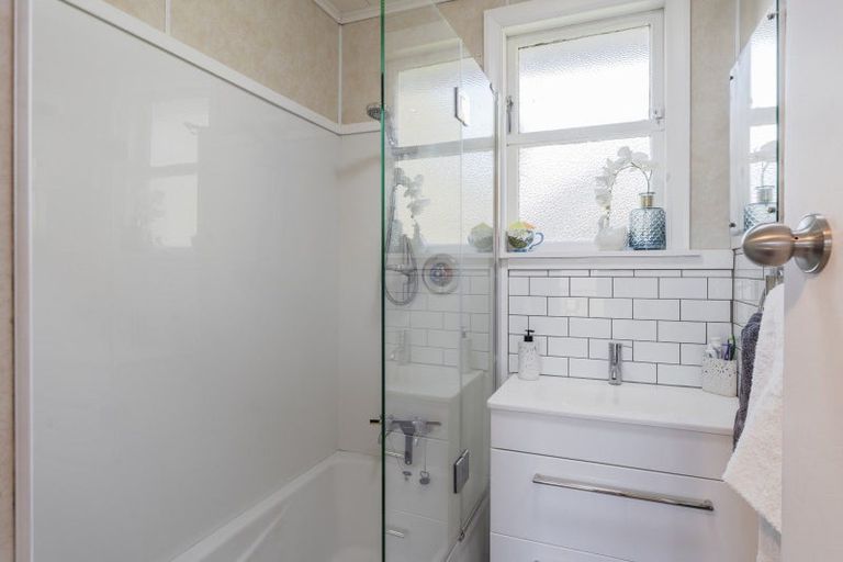 Photo of property in 21 Avro Crescent, Hornby, Christchurch, 8042