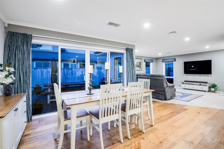 Photo of property in 17 Waitaria Terrace, Aotea, Porirua, 5024