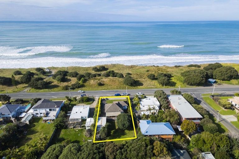Photo of property in 28 Moana Road, Okitu, Gisborne, 4010