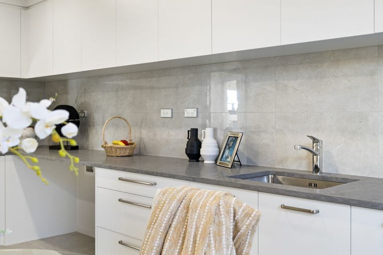 Photo of property in 17 Emerald Avenue, Rosehill, Papakura, 2113