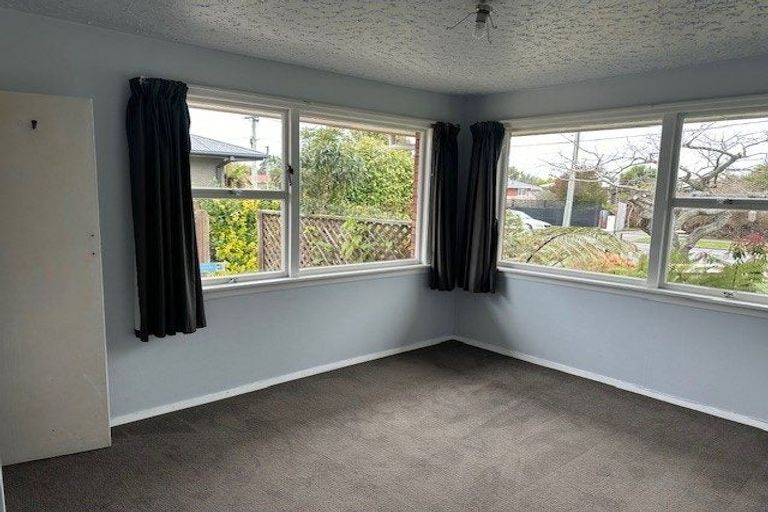 Photo of property in 90 Frensham Crescent, Woolston, Christchurch, 8062
