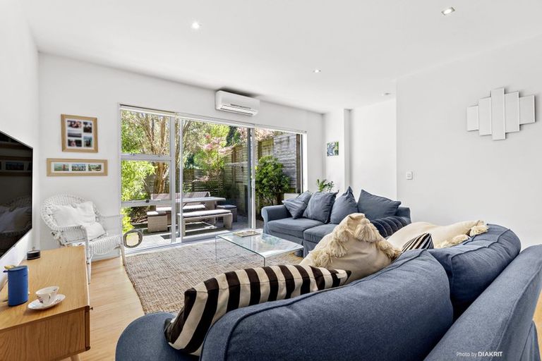 Photo of property in 63 Saddleback Grove, Karori, Wellington, 6012