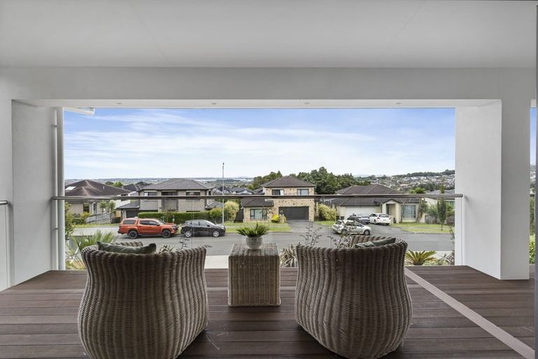 Photo of property in 4 Ravello Rise, Flat Bush, Auckland, 2019
