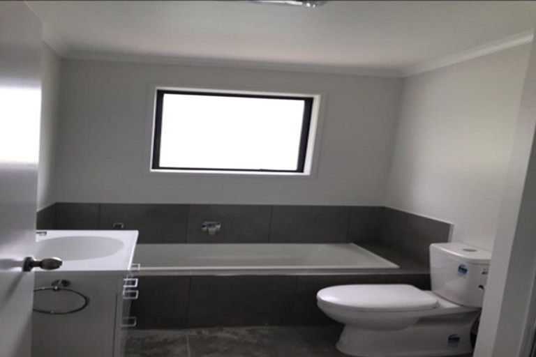 Photo of property in 129 Tidal Road, Mangere, Auckland, 2022