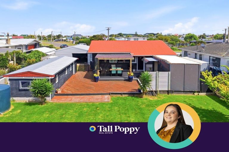 Photo of property in 10 Andresen Street, Foxton Beach, Foxton, 4815