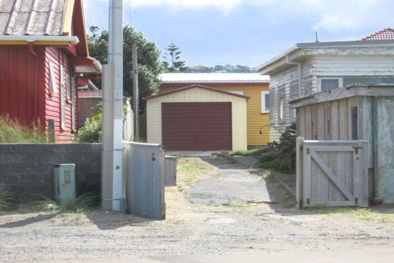 Photo of property in 40 Lyall Parade, Lyall Bay, Wellington, 6022