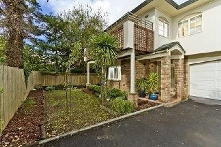 Photo of property in 1/15 Seine Road, Forrest Hill, Auckland, 0620