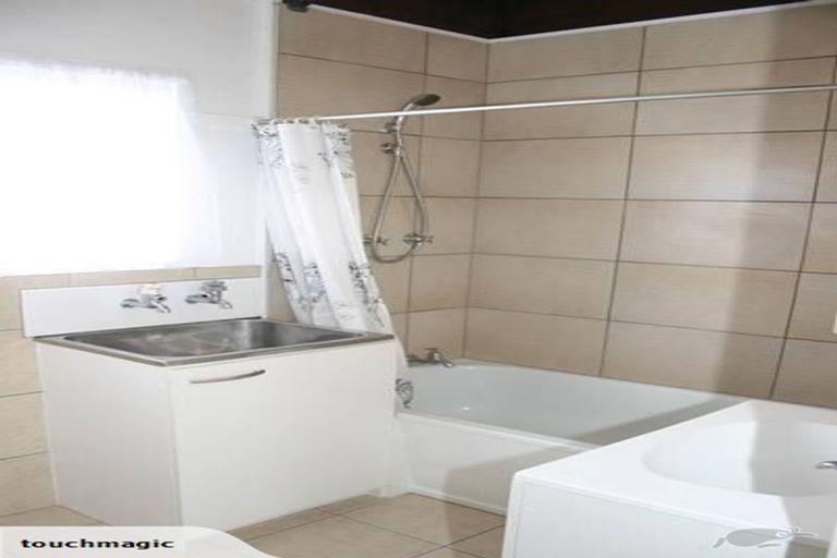 Photo of property in 9/5 Keeling Road, Henderson, Auckland, 0612