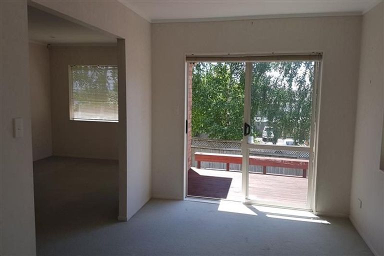 Photo of property in 2 Birchlea Rise, Goodwood Heights, Auckland, 2105