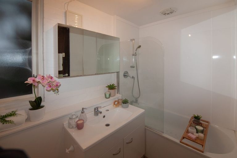 Photo of property in 141f Churton Drive, Churton Park, Wellington, 6037