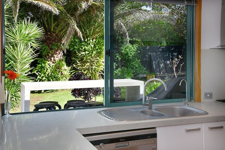 Photo of property in 21 Beach Road, Manly, Whangaparaoa, 0930