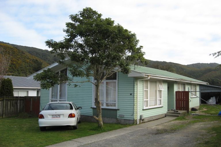 Photo of property in 61 Parenga Street, Wainuiomata, Lower Hutt, 5014