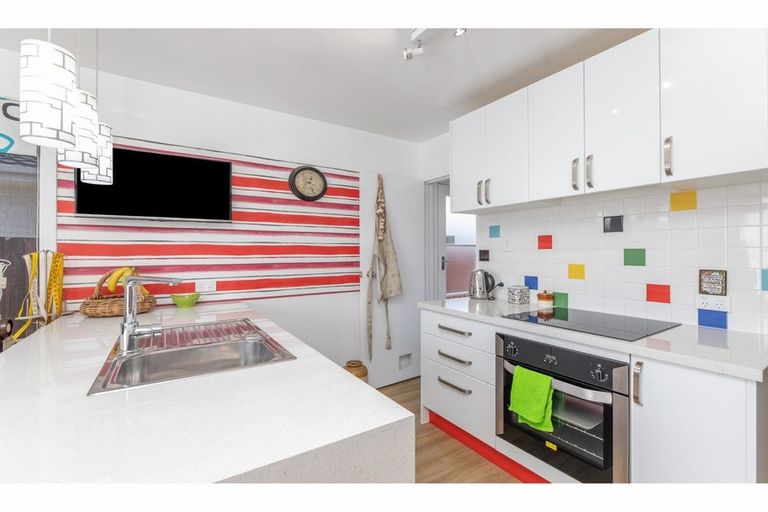 Photo of property in 2/97 Hay Street, Bromley, Christchurch, 8062