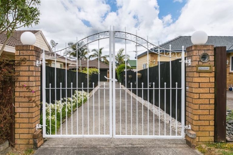 Photo of property in 19 Heversham Place, Glendene, Auckland, 0602
