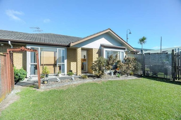 Photo of property in 8 Rush Creek Drive, Westgate, Auckland, 0614