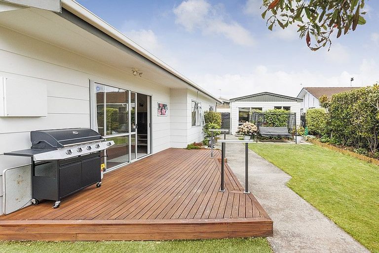 Photo of property in 17 Cargill Grove, Kelvin Grove, Palmerston North, 4414