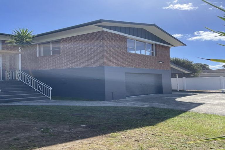 Photo of property in 3 Marama Place, One Tree Point, 0118